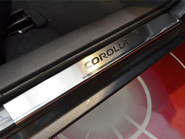 Накладки на пороги Toyota COROLLA XI  (с 2013г. выпуска)
