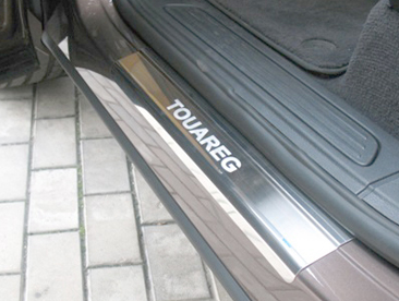 Накладки на пороги Volkswagen Touareg II (с 2010г. выпуска)
