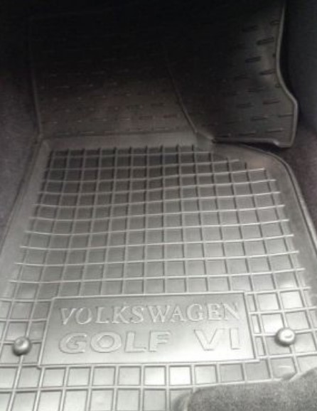 Резиновые коврики на Volkswagen Golf V (с 2003 г.выпуска)