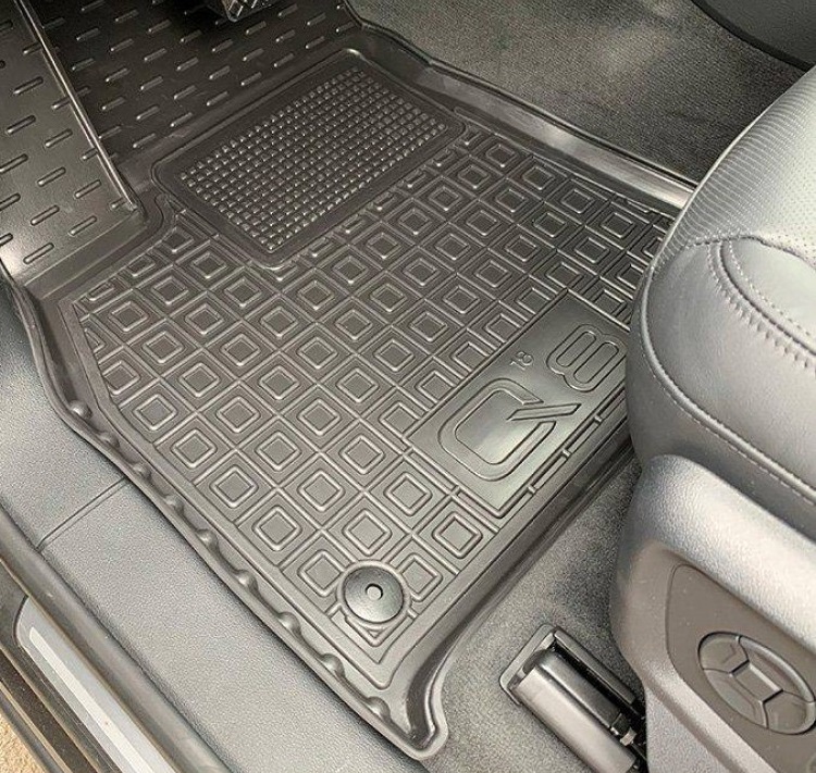 Резиновые коврики Audi Q8
