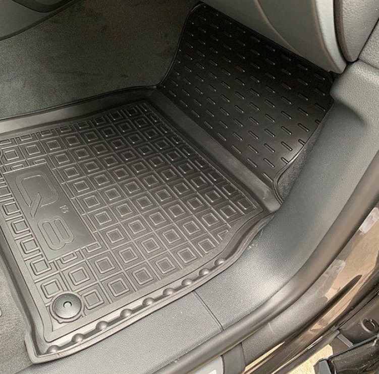 Резиновые коврики Audi Q8