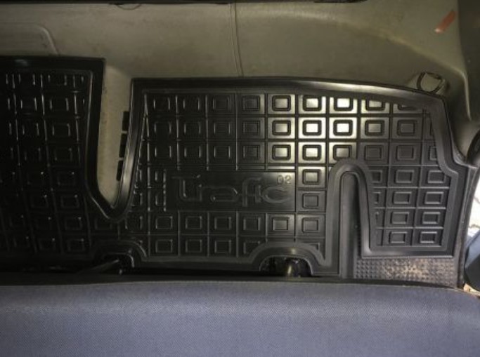 Резиновые коврики на 2-й ряд Renault Trafic II/Opel Vivaro (с 2001 по 2014 г.в.)