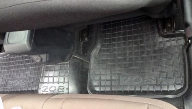 Резиновые коврики на Peugeot 208  (c 2012 г.выпуска)