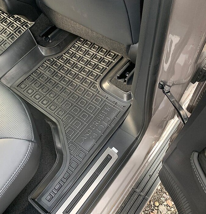 Резиновые коврики на Toyota Land Cruiser 300 (c 2021-...)