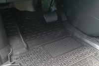 Резиновые коврики на Hyundai Staria (c 2021-...)  первый ряд