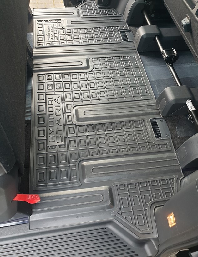 Резиновые коврики на Hyundai Staria (c 2021-...), 9 мест,  третий ряд